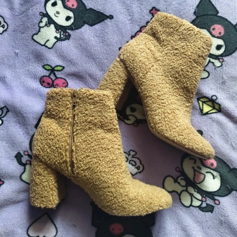 Chic Tan Textured Heeled Boots